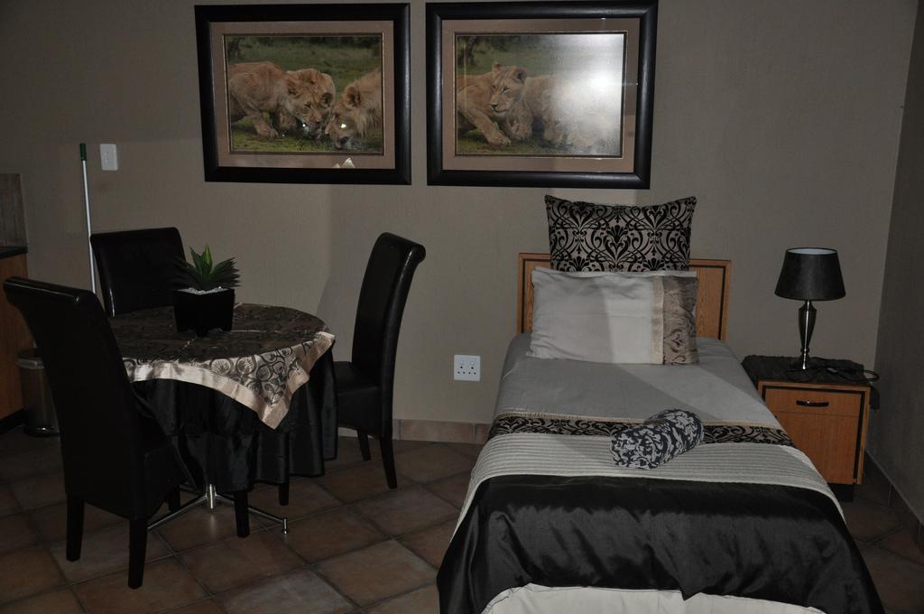 Ukutula Lion Lodge Beestekraal  Phòng bức ảnh