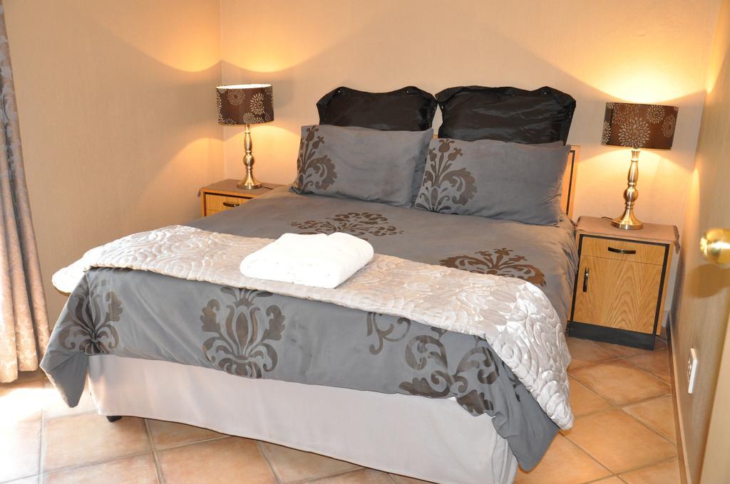 Ukutula Lion Lodge Beestekraal  Phòng bức ảnh